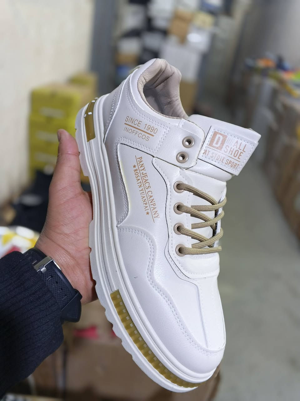 رجالي من 40 ال45 
الكارتون 30 قطعه 
اسود 10
ابيض 10
بيجي 10
السعر مناسب جدأ 
للحجز واتساب 📞 
***********
