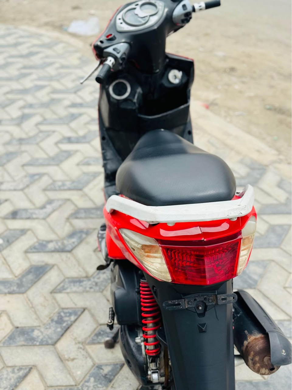 السلام عليكم سكنس فحل ❤️❤️كابريتر محرك بلادي اي نقص ما بيها كهرباياتها كلها شغاله تخم تاير مناقصه اي شي السعر ٦٥٠ وبيها مجال عنوان دوره شارع ٦٠ رقمي *********** بغداد, العراق
