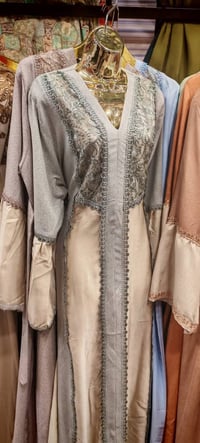 بنفسجي • ضيّقة • قماشة ثقيلة