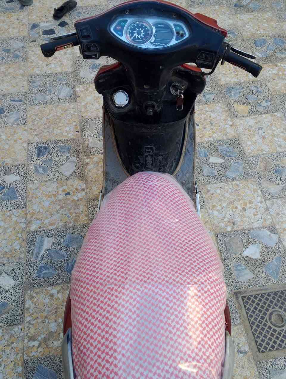 دراجة كامكو جي فور البيع 
دراجة نضيفه دراجة كامله مابيها اي نقص 
العنوان نجف الاشرف حي ميلاد 
رقمي ***********
