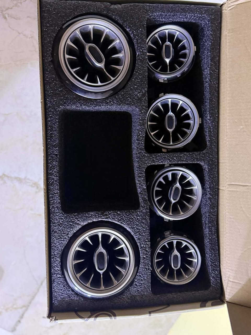 السلام عليكم اخوتي
توفرت غراض بسعر حلو 

مكاني بغداد ماعندي توصيل 

ماوس اصلي متل تفصيخ 

دبل ماوس اصلي تفصيخ 
الماوسات يرهمن C E G cls 
دكتات تبريد E  class اصليه فاتحهن من سيارتي بدون ضوه
شباك E class جديد ممستخدم 

سبويلر خلفي مال c class coupe 
الي يخدمنه هذا رقمي 
***********
