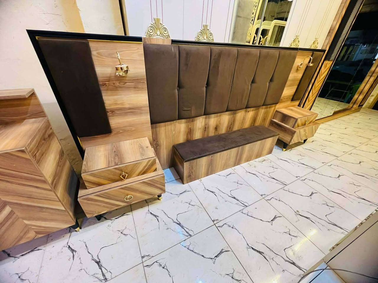 ✨غرفة تركيأمستخدم موديل حديث🤎⚡ 
9 قطع✨🚪 نظام أبواب وسلايت ⚡
🛏 شـازلون مخـزن☑️🪞 جام برونزي 
✨ نظافة 90 💯💵 السعر/900 / 800 قفل🔒
🚚 شد ونقل مجاني داخل بغداد〽️
📦 توصيل للمحافظات بأسعار رمزية💥
🏋️‍♂️تصعيد الغرفه حسب الاتفاق ☑️


**إذا كنت صاحب هذا الإعلان وتريد حذفه لأي سبب، رجاءا أرسل رسالة إلى الدعم الفني**