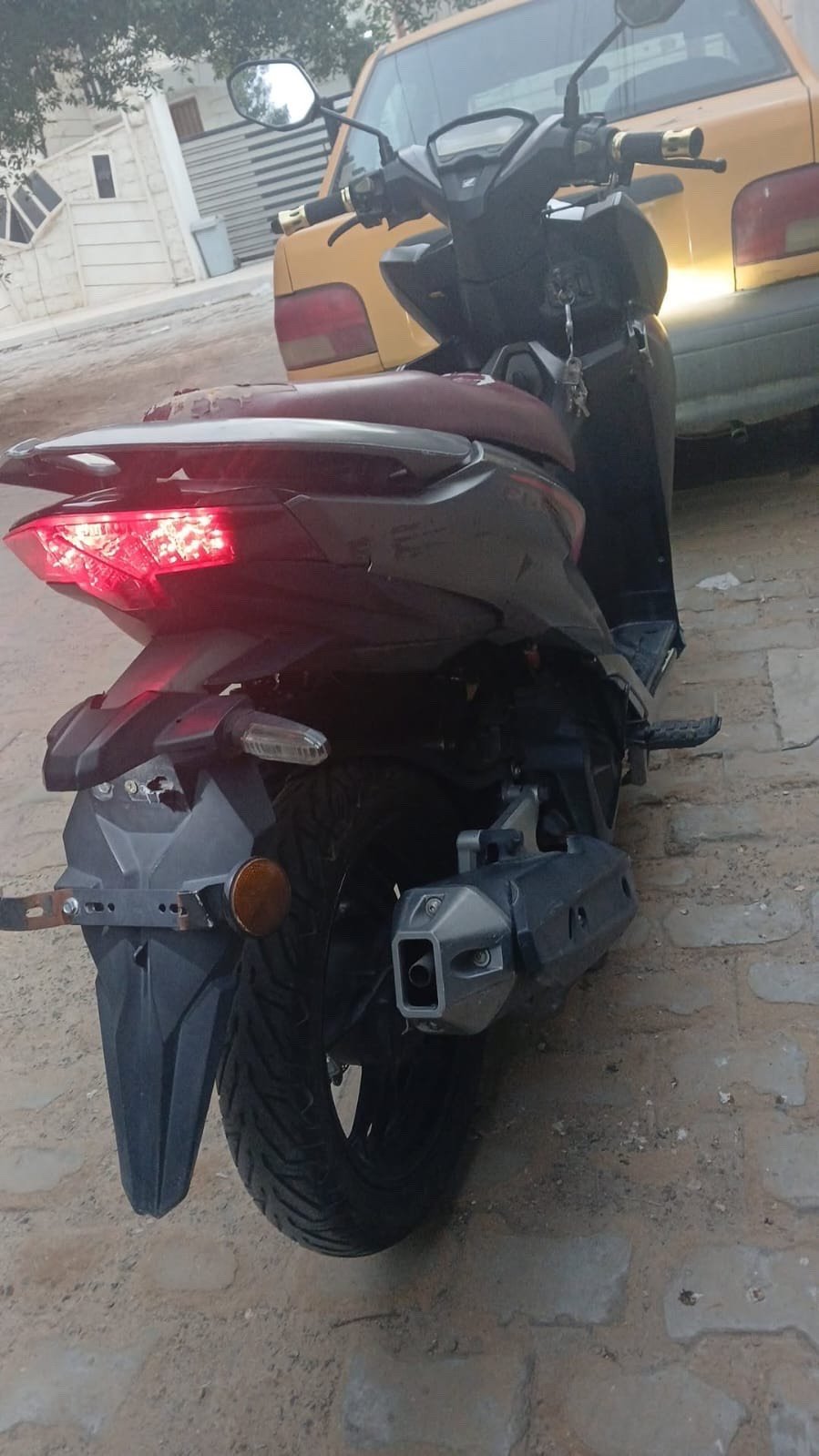 سلام عليكم دراجه هوندا كليك (Honda Click)،
دراجه يابنيه صار 6تشر نازله من رنبه  دراجه  مكفوله كفاله من كلشي  (   سعره مليون ونص  )
رقمي ***********