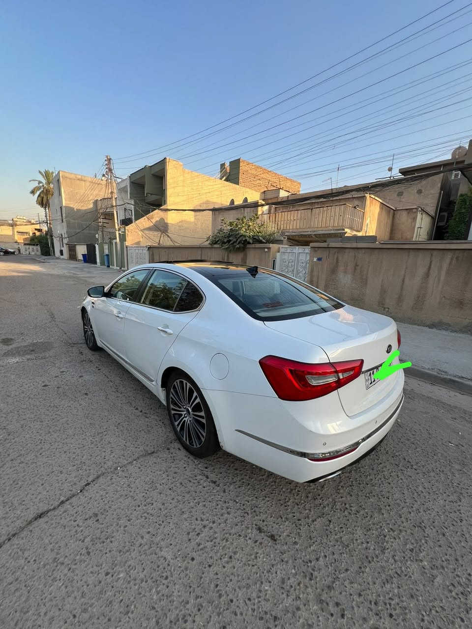 للبيع K7 بيها صبغ على كد شبرين محدده بالباب اي نقص مابيها باسمي موديل ٢٠١٣ شكل ال ١٤ عنواني بغداد حي البنوك هذا رقمي *********** سعرها ١٣٥ السيارة نضيفه بمعنى الكلمة
