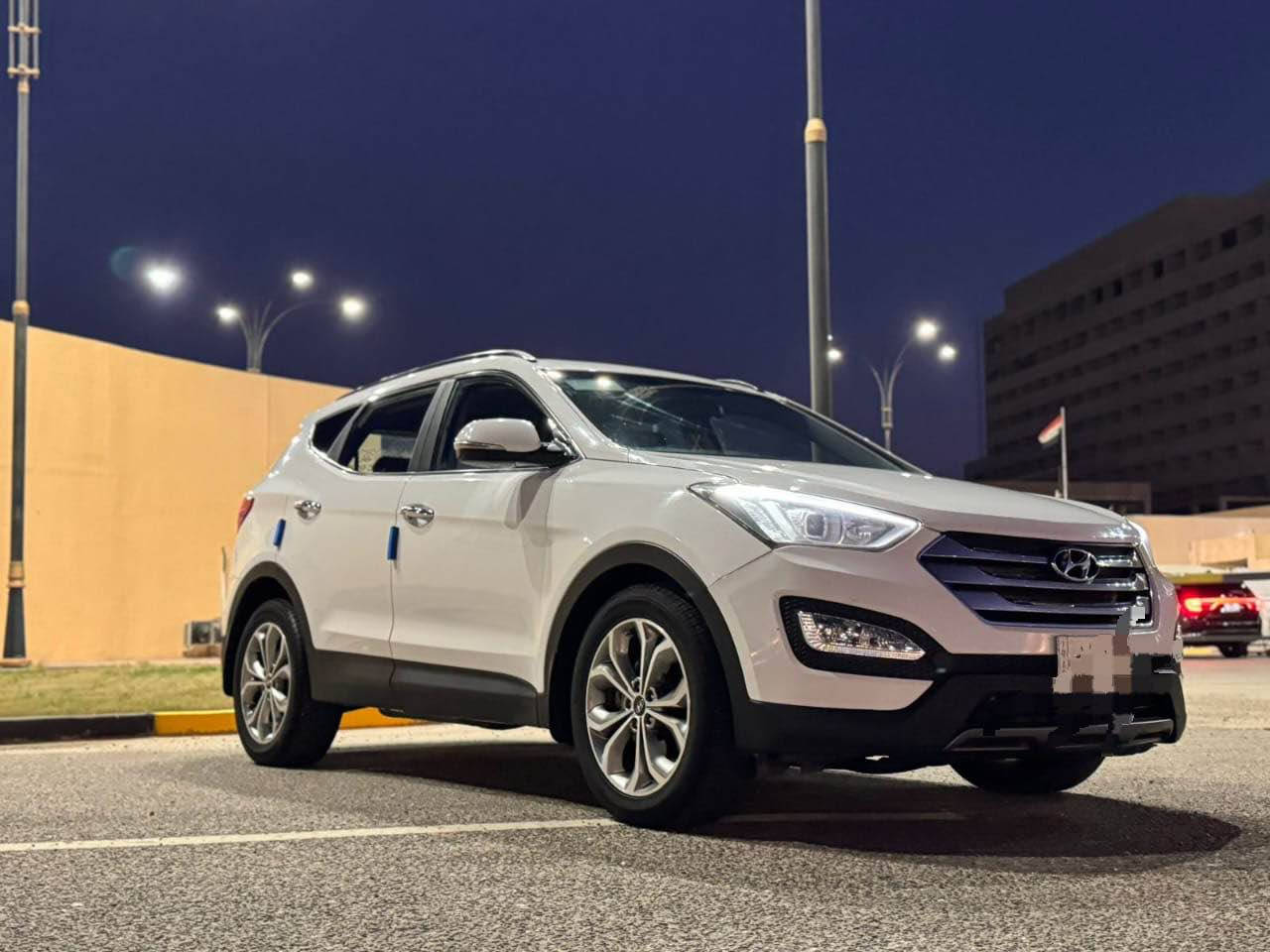 السلام عليكم 
————————
سنتافي 2015 خليجي للبيع فقط 
محرك 6 سـلنـدر 
———————————————
مواصفات الخليجي معروفة 
فور ويل 
كشنات جلد 
شاشة كبيرة 
تحكمات ستيرن 
مثبت سرعـه
بصمـة 
وباقي موصفات معروفه 
————————————
رقم بصرة شرط التحويل 
سيارة حلوه وجديده حداديه كسر كارتون 
تخم تاير سيارة كلش جديده ما نقصها شيء
——————————————
السـعر 180 وبيها مجال 
الاتصال و الاستفسار 
***********
مكان السيارة ( البصرة ) البصرة, العراق
