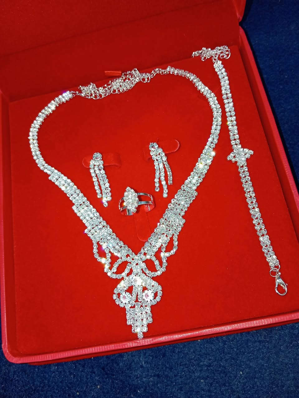 ✨ وصلتنا تشكيلات جديدة ✨
من الإكسسوارات والساعات النسائية الأنيقة 💎⌚

موديلات راقية تناسب:
💃 المناسبات
🎁 الهدايا
👑 الإطلالات اليومية

✔️ توصيل لجميع المحافظات 🚚
✔️ الدفع عند الاستلام 💰
✔️ أسعار مناسبة وجودة ممتازة

للحجز والاستفسار 📩
راسلونا على الصفحة أو واتساب: ***********
‏‪
