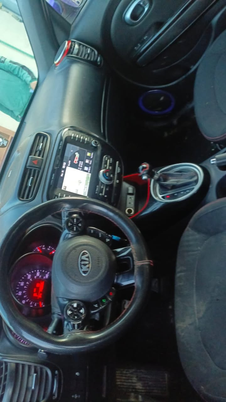 السلام عليكم عندي كيا صول 2015  رقم بغداد بسمنة مصبوغة عام والسيارة حتى سونار ناشر حتى لا تعبك ولا تعبني تغير لون محرك 2000 السيارة جاهزة ماتصرف عليهة لو دينار مواصفات عادية 
السعر المطلوب 85 وبيهة مجال بصيط او ترهم مراوس حسب القناعة مكان السيارة قرب سوق ابو غريب ***********
***********
