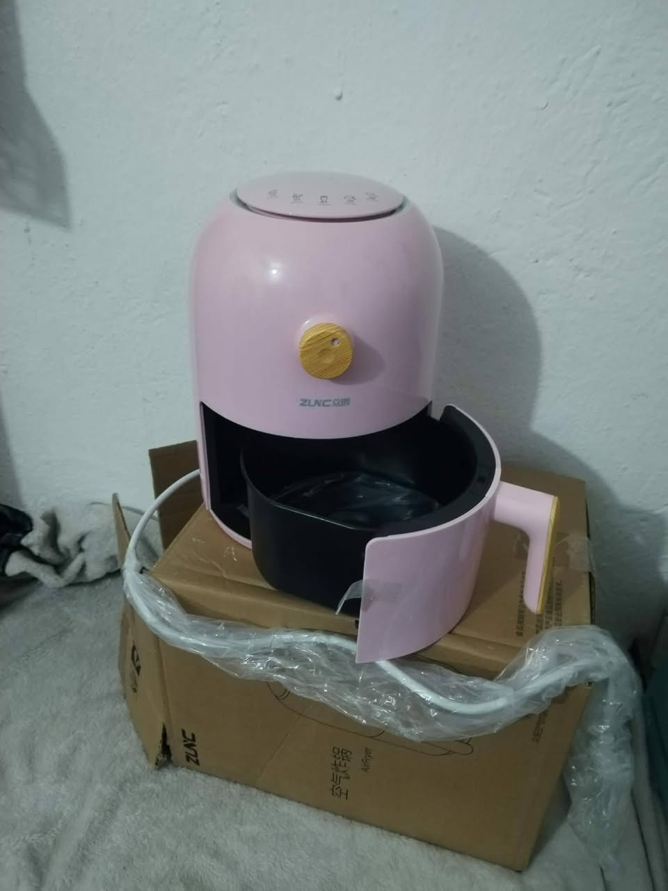 قلايه هوائيه حجم وسط صوره تحجي  ب20الف اول تم
توصيل فقط 3000الف


**إذا كنت صاحب هذا الإعلان وتريد حذفه لأي سبب، رجاءا أرسل رسالة إلى الدعم الفني**