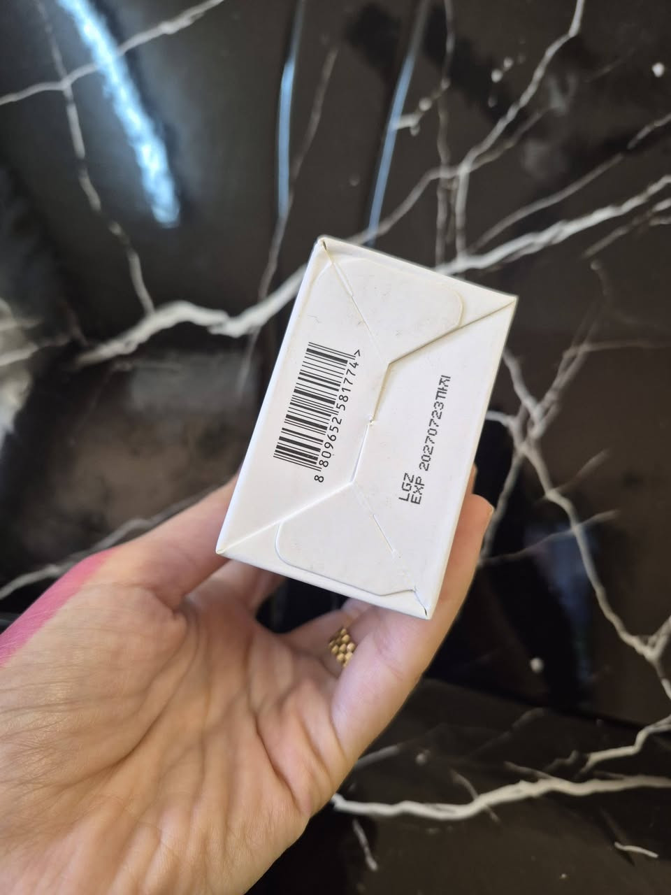 سيروم نبز 5+ | NABZ 5+ Serum
سر الجمال في الجمال
تركيبة فعالة تحتوي على
5 أنواع من الهيالورونيك أسيد
فيتامين B5 المغذي
مكونات مرطبة بعمق ومجددة للبشرة
الفوائد
ترطيب مكثف يدوم طوال اليوم
يعزز مرونة البشرة ويقلل الخطوط الدقيقة
يوحد لون البشرة ويمنحها إشراقة طبيعية
مناسب لجميع أنواع البشرة، حتى الحساسة
السعر ب٨.


**إذا كنت صاحب هذا الإعلان وتريد حذفه لأي سبب، رجاءا أرسل رسالة إلى الدعم الفني**