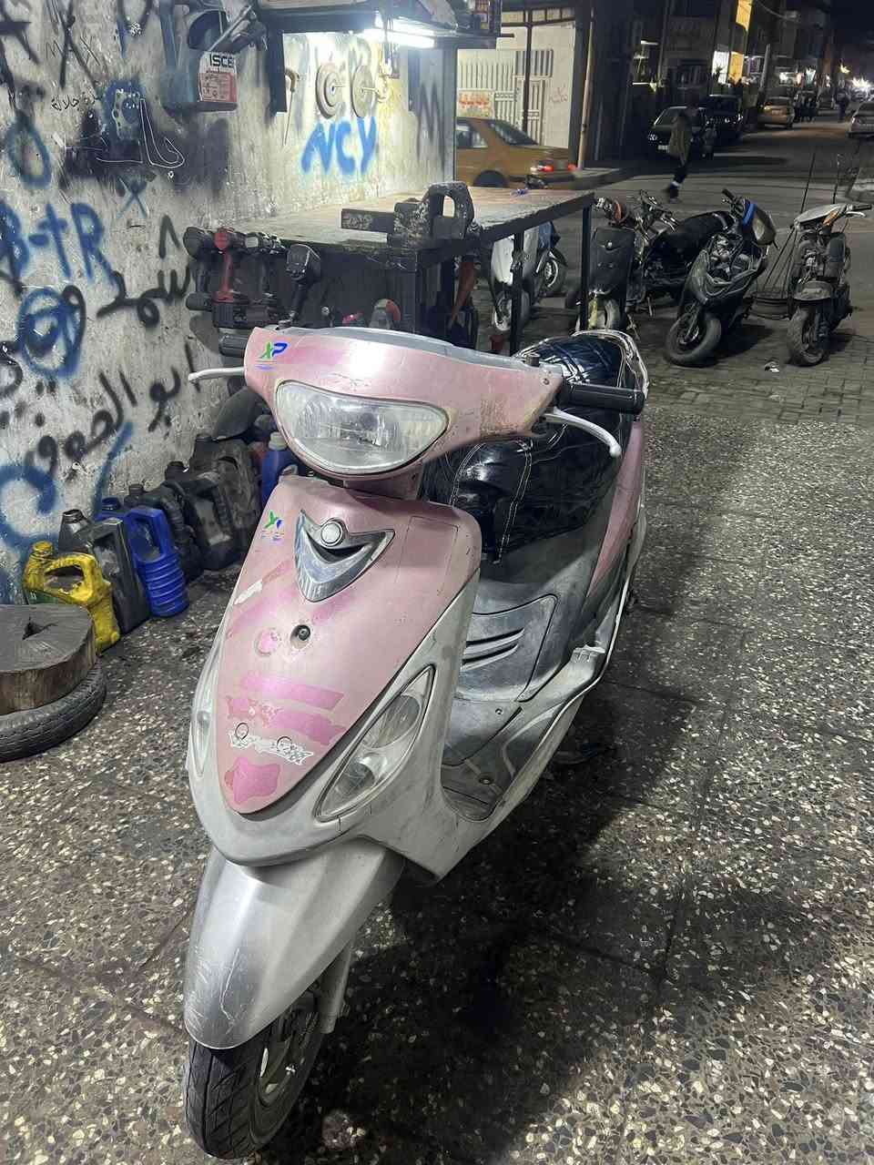 السلام عليكم دراجة ماكس منغولي
دراجة ناعمة وبيها شعلة كلش قوية بيها صالنصة رياضي fm سلف رياضي كابريتي وسلف وباتري قبل جديدات كلشي شغال بيها المكينة خير من الله  رايدها ب٤٢٥ وبيها مجال مكانها الشعب او شارع فلسطين ***********
