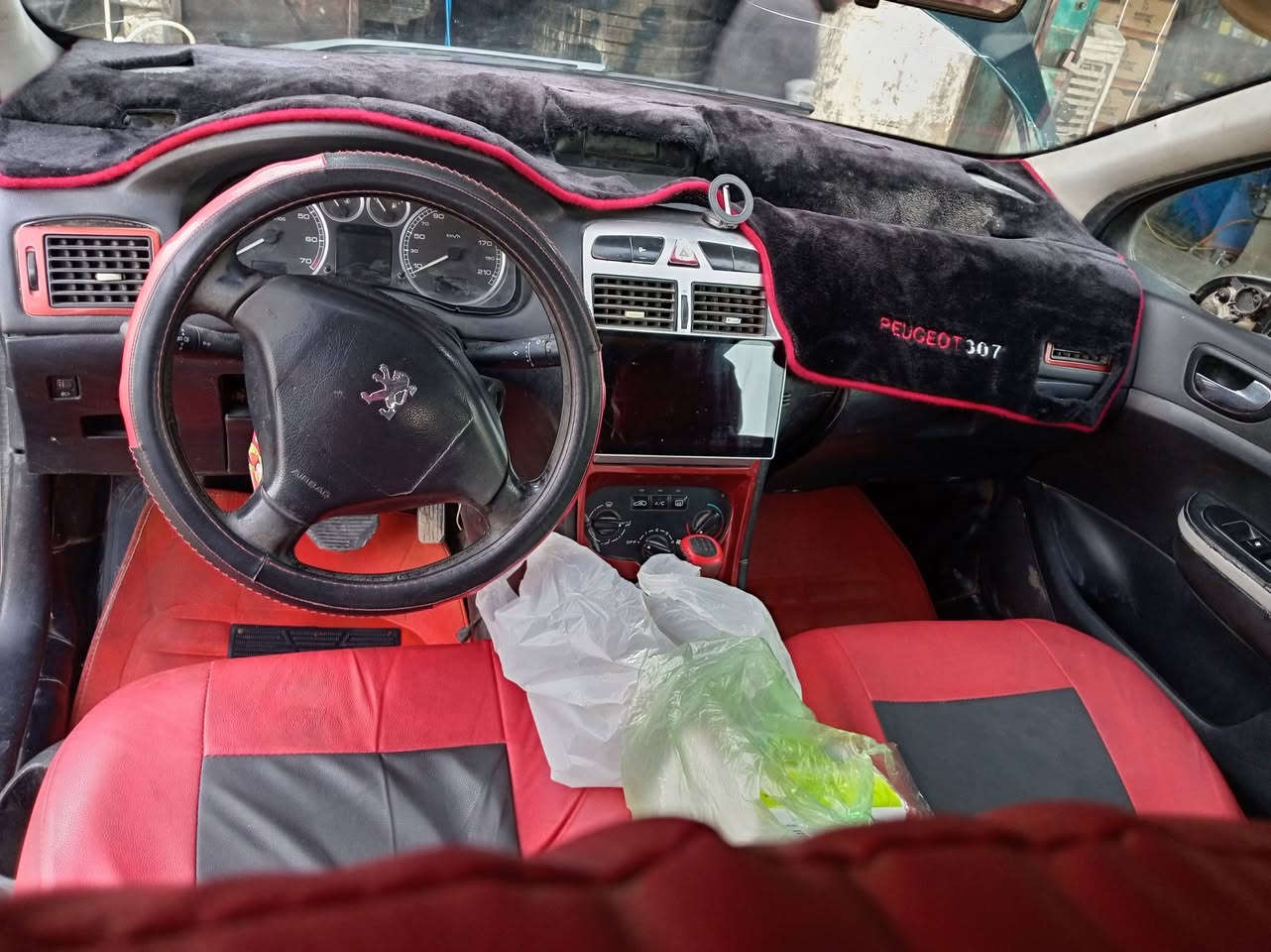 السلام وعليكم بيجو ٣٠٠٧ ٢٠٠٥ باسمي رقم بغداد مكفوله من الظربه القويه كير ومحرك خير من الله تخم تاير زائد محرك ودينمو وقايش تايمن كيس وتبريد شغال كله جديد يرادله صدر فقط مكان محموديه السعر ٣٨ بيه مجال بصيط *********** واتساب ماسنجر واتصل وتدلل
