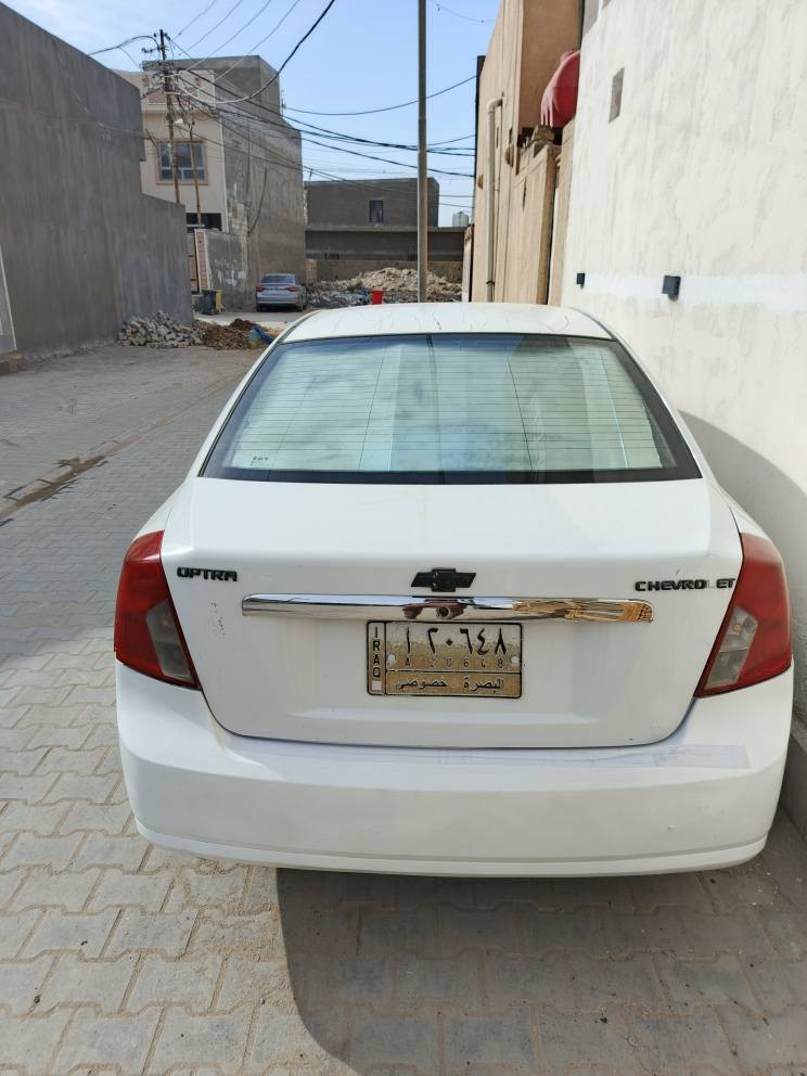 السلام عليكم اوبترا لون ابيض بأسمي سنويه لل ٢٧ السعر ٦٧ بيها مداگر مبدله من خذيتها وبيها تقشر بصبغ القماره بسبب الفابلونه اللاصقه ورشات صبغ بالبنيد ومكينه خير من الله وكير كفاله وبيها تلحيضات حسب ما مبين بالصور يعني رشات صبغ او تصليحات بس السياره بشكل عام حلوه ونظيفه وع ايدي ورقم بصره ومكاني البصره المطيحه  السنيديه والي عاجبه السعر والمواصفات حياه الله هذا رقمي *********** البصرة, العراق
