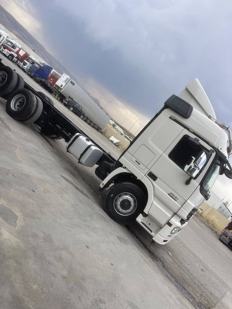 Actros 2541.  2004.   جديدة سيارة فول مواصفات عنوان سليمانية.  ***********
