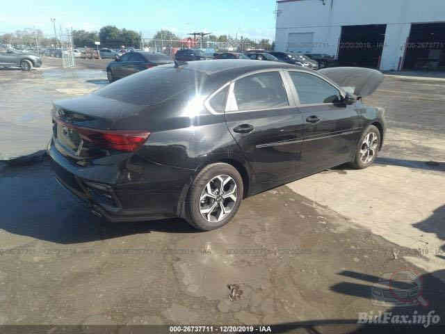 السلام عليكم ..
كيا فورتي وارد امريكي موديل 2019 رقم بغداد سنوية بأسمي 
ماشية 100.000 ميل
گير ATM 

الحادث..
بنيد وجاملغ جهة السايق مبدل وباب السايق صور الحادث مرفقة 
 وبيها طخات بالعراق موضحة بالصور
القمارة بيها رصعات اثر حالوب
المواصفات.. 
 كاميرا شاشة رادار وباقي المواصفات المعروفة

السعر 119 وبيها مجال 
مكاني بغداد حي الجهاد
***********
