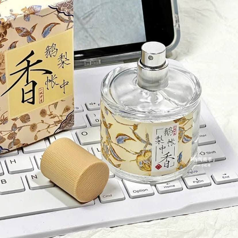 ✨ عطر الأناقة اليابانية من جان ميس✨🥹
عطر أنثوي لطيف وحلو مناسب للصيف 🎀
نفحات ناعمة تنبع من قلب الزهور الشرقية ولمسة كمثرى ناعمة 🍐🌸
يخليچ تحسيـن بنعومة وهدوء ياباني ماينوصف.. ثبات عالي، رائحة نادرة، تصميم يخبل الي تحب تميز نفسها.. هذا خيارچ المُميز 💛 حجم مني!! 

سعـر القطعـة ~ ٧  

📍ملاحظة📍هذا المنتج مايطلع بطلبية وحدة الة مع الطلب منتج ثاني بي توصيل.


**إذا كنت صاحب هذا الإعلان وتريد حذفه لأي سبب، رجاءا أرسل رسالة إلى الدعم الفني**