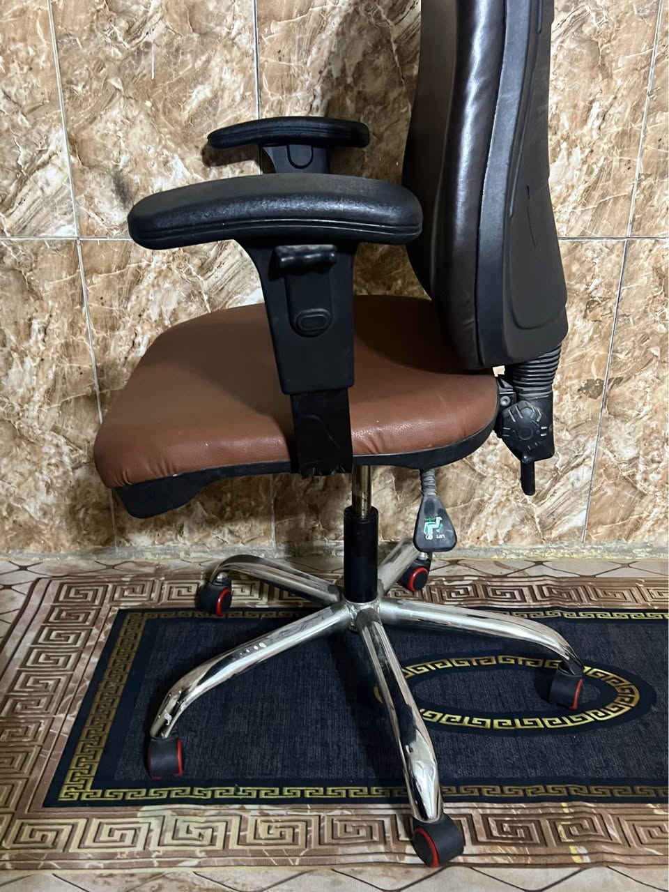 كرسي گيمنك ومكتب باله اصلي ڪل اللدات شغاله بي متحرك فرار ڪُلشـي شغال وباب اول اصلي ذات مقعد واسع ومريح وتجوه ضهر متحركة تگدر انت ترتبه حسب مزاجك السعر 50الف بغداد, العراق


**إذا كنت صاحب هذا الإعلان وتريد حذفه لأي سبب، رجاءا أرسل رسالة إلى الدعم الفني**