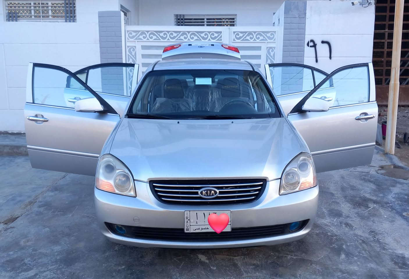 السلام عليكم. 
  أوبتيما 2008 للبيع 
رقم ديالى بأسمي تحويل ثاني يوم. 
  .  . . محرك 2400 دوش. محرك گير خير من الله. 
   . .  . وارد امريكي ضرره شبر بلجامرلغ الامامي بدون داخل نفسه مصلح  فقط بدون دواخل. 
    ... . . صبغ عام بدون معجون ولا ضرر دواخل كلهه سليمه اثر جراد. 
..... تخم تاير جديد باتري جديد كهربائيات كلهه شغالات تبريد تدفئه منضومه كاملة. 
مابيهه كل نقص سياره نضيفه. 
...... #السعر95 وبيهه مجال لشراي اتصل وتدلل. 
***********
مكاني ديالى بعقوبة
