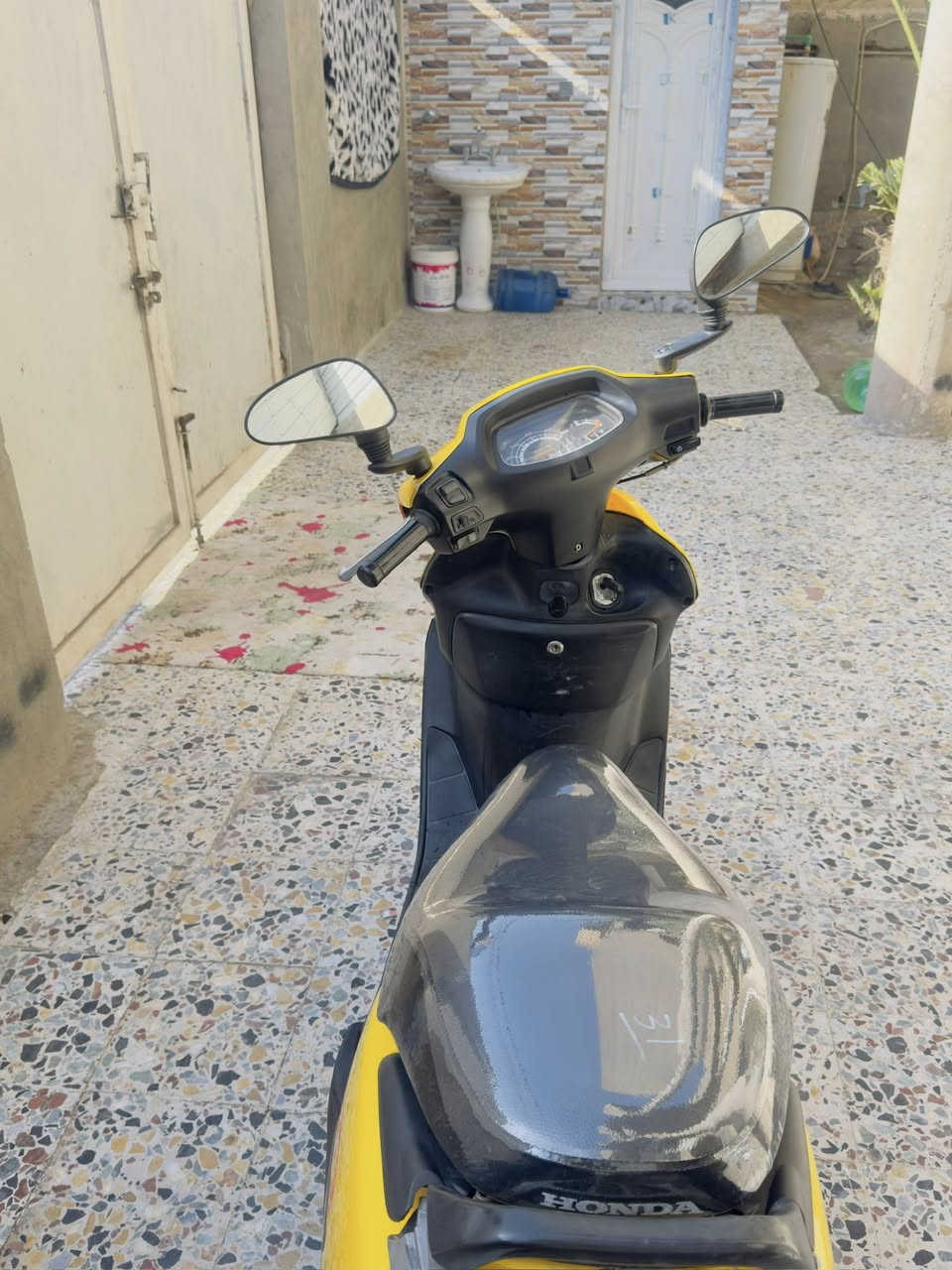 سلام عليكم دراجه سبيسي ياباني للبيع كفر اصلي ياباني  خمس أختام دراجه بلاديه شغاله اي نقص مبيه قفل جنطه قفل سكان كهربائيات شغاله 
العنوان واسط الكوت الزهراء 
***********
