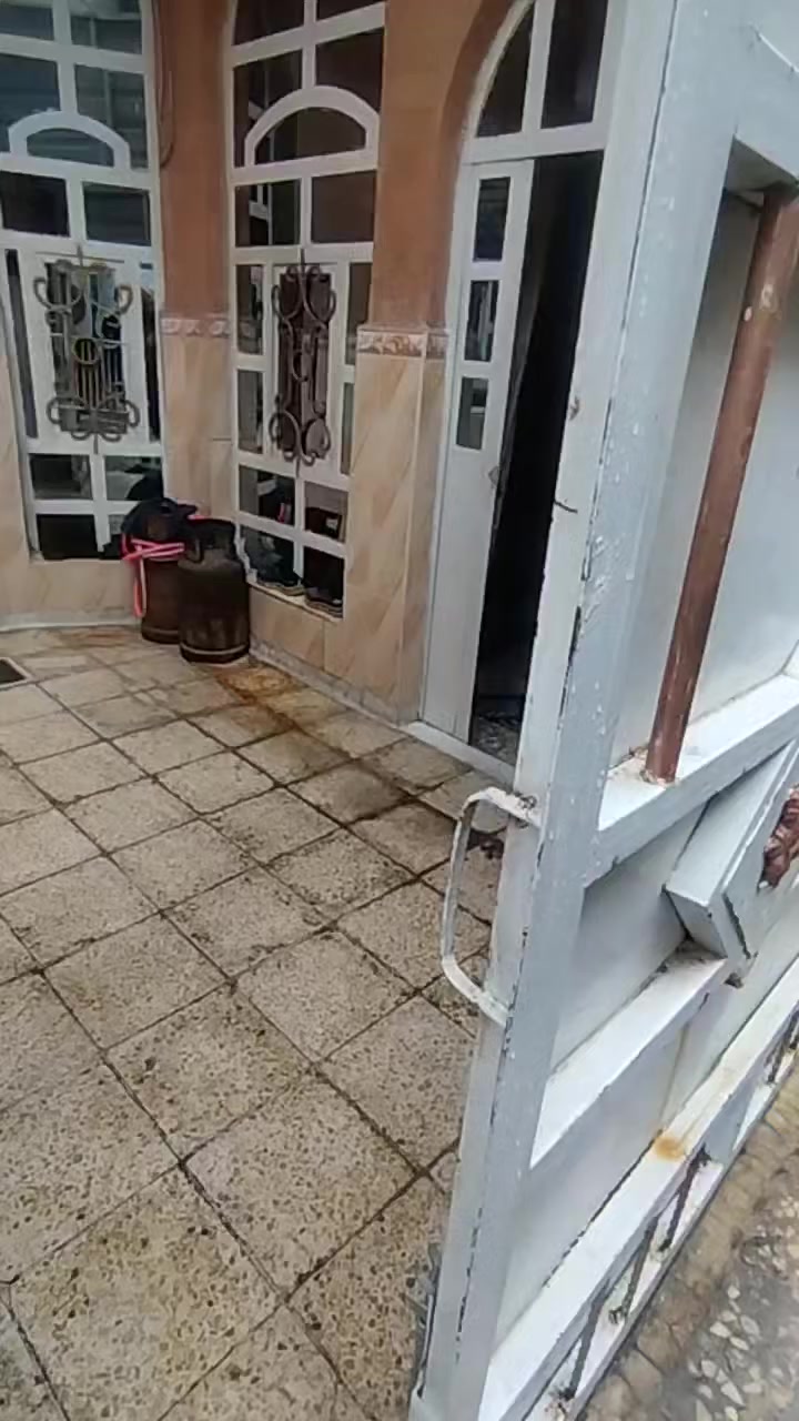 الدار للبيع 100 متر
بصف الركن طابقين طابق الارضي استقبال غرفه وملحقات الثاني 3غرف فووك  كامل خدماات زراعي يم فووج الطوارئ القديم قريب من شارع الغربي 
استفسار *********** خاص واتس
