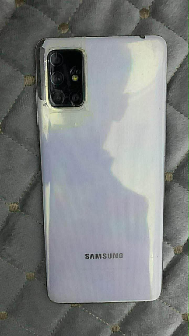 A71لمراوس باي جهاز حسب القناعه
الجهاز كله بلادي بس الشاشه بيه 
شروك خفيفه وال يراوس يجي خاص


**إذا كنت صاحب هذا الإعلان وتريد حذفه لأي سبب، رجاءا أرسل رسالة إلى الدعم الفني**