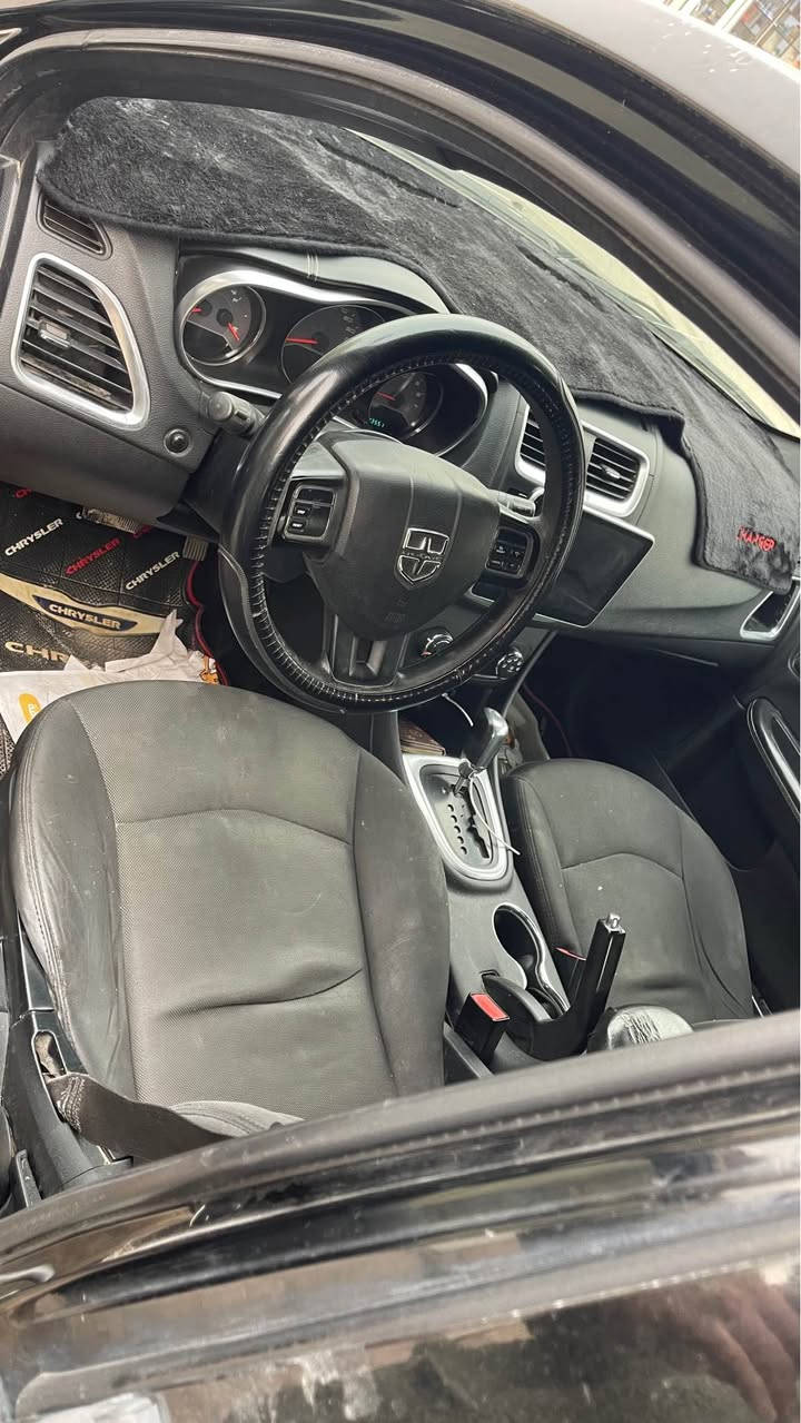 السلام عليكم  الوحش الامريكي 🇺🇸✈️
للبيع دوج أفنجر 2011
محرك 2400 – كير أوتوماتيك 6 نمر (المرغوب)
ماشيه 213 ألف ميل
السيارة كلش حلوة نصبتها ، مكينة وكير خير من الله سياره مال جناي وعله ايدي كهربائيات بلاديه انكر واطلع وين ماتريد ترايها الزاخو
صدر أمامي وخلفي جديد + مي اخضر وادامه كامله بيها تدفئه شغاله
السياره حلوه شبابيه وعائليه 
ناقصها فقط كمبريسر تبريد وشريط ستيرن الهورن
حادثها من أمريكا، الكير مبدّل 6 نمر وبلعراق بيها جاملغ وبنيد بدون دواخل 
رقم أربيل + تحويل مباشر، أني الوكيل الأول عدي وكاله ام الباركود بيها وأبصملك اني مباشر 

💰 السعر: 75 ورقة وبيها مجال بسيط او مراوس حسب القناعه 
📍 بغداد – الشعب
📞 ***********الشراي يتصل بغداد, العراق
