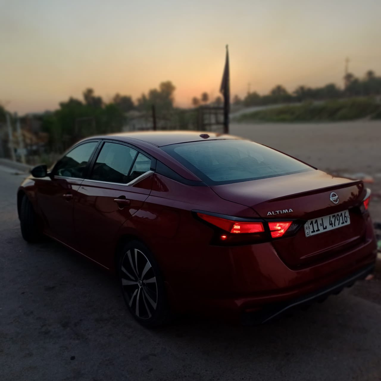 السلام عليكم 
التيما 2021 احمر 
 ضررها :
جاملغات امامية وبند والغد الايسر كامل فتح من البنط 
المواصفات :
 بصمه 
تشغيل عن بعد  
 نظام صرف الوقود الاقتصادي
 مانع انزلاق و ABS 
تحدید مسار 
رادار امامي وخلفي وجوانب 
نقطة عمياء
 توقف ذاتي 
شاشة كبيرة
 كاميره
  ويل كب 19
 *ماشيه 104000km مرقمه بغداد سعرها 14500$ وبيها مجال تحويل مباشر السياره باسمي 
رقم : 
*********** 
*بي واتساب
