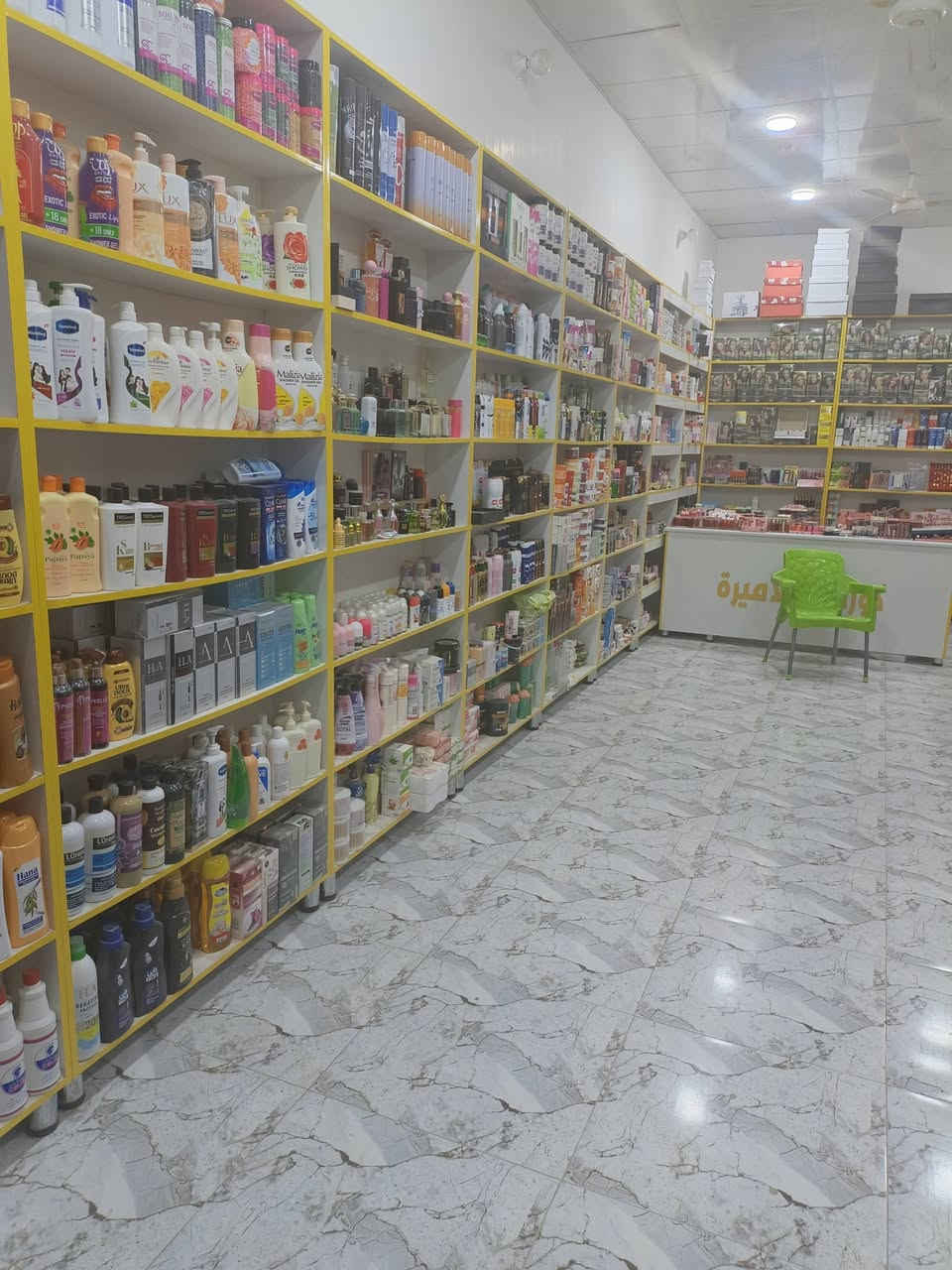 كوزمتك للبيع كامل متكامل العنون الخصيمه شارع جامع الامام الصادق للاستفسار ***********
