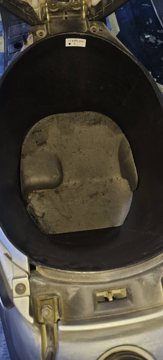 دراجة بتره خطين تاريخ الطلعتها بيه من الحاوية موجود بالوصل دراجة كاملة مكملة للبيع تجي تفحص واخذها وين ما يعجبك مستعجل ع بيعتها 
***********
