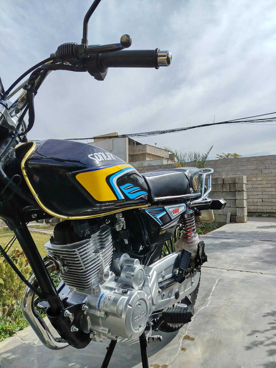 دراجه موديل 2025(النوعيه سيفان)
دراجه جديده بمعنى الكلمه شرط
ماشيه الف صار شهرين من مشدوده
للاستفسار الاتصال على الرقم ***********
السعر ٨٥٠ المكان العلم
