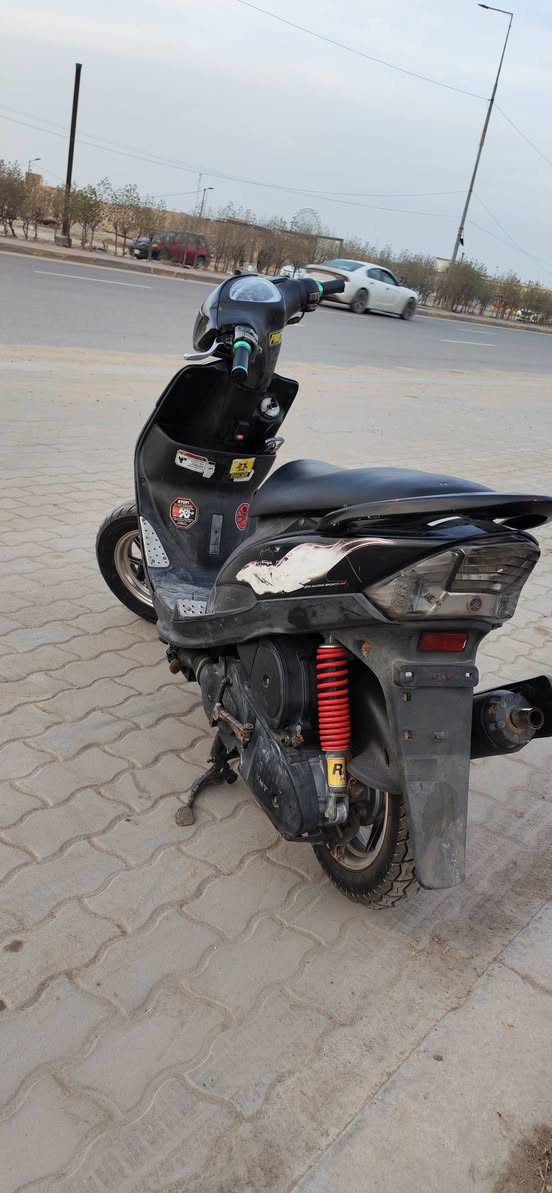 سلام عليكم دراجه ماكس 2008 ما مفتوحه كفرات كله مختم مختمه كلهه ختم واحد ويه المحرك دراجه ما صارلهه هواي من طالعه من الرمبه كهربائيات كلهه شغاله ما عوزهه شي الدراجه اشغل وتطلع السعر (750) /***********/ شراي يخابر
