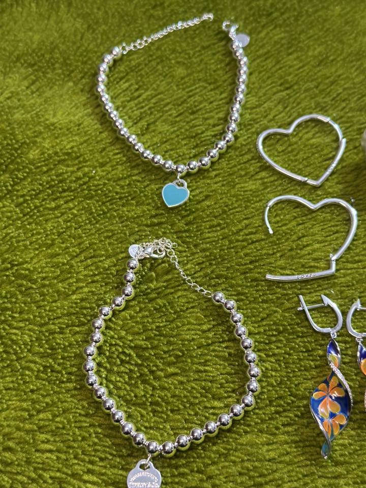 سوارات/ جارمزات / تراجي / محابس 

السوار قطعه  8
الجارمز القطعه  5 
التراجي قطعه  10 
المحبس قطعه  8

توصيل موجود


**إذا كنت صاحب هذا الإعلان وتريد حذفه لأي سبب، رجاءا أرسل رسالة إلى الدعم الفني**