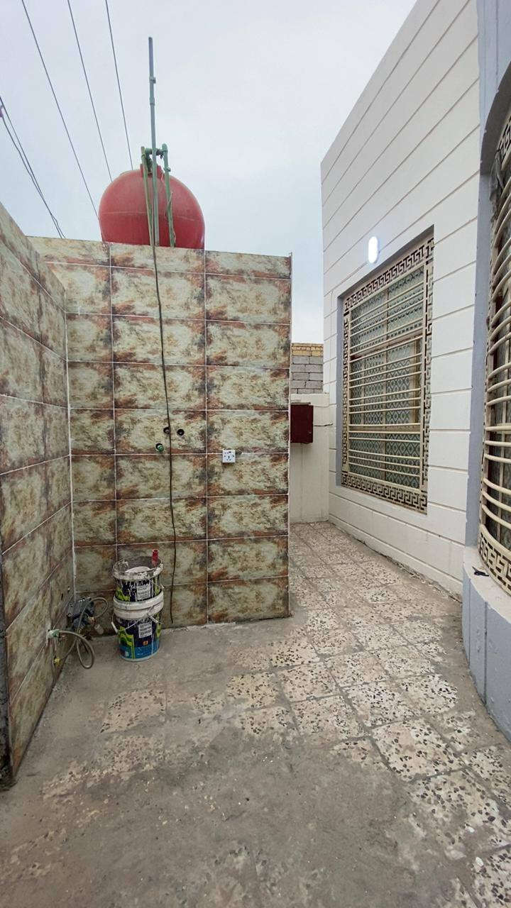 على بركة الله
______________
✅دار للبيع طابو صرف

✅الموقع حي الزهراء مقابيل العلوه مباشرتا مقابيل  ساحه وفضله ١٠٠ متر 

✅المساحه ١٠٠ متر مربع ١٠ *١٠

✅يتكون الدار من :

✅غرف عدد ٢ وصاله واستقبال ومطبخ وصحيات داخلية وخارجيه ومناور وكراج

☎️للاستفسار ***********

✅مكتب ابو عبدالله الشمخاني للعقار
