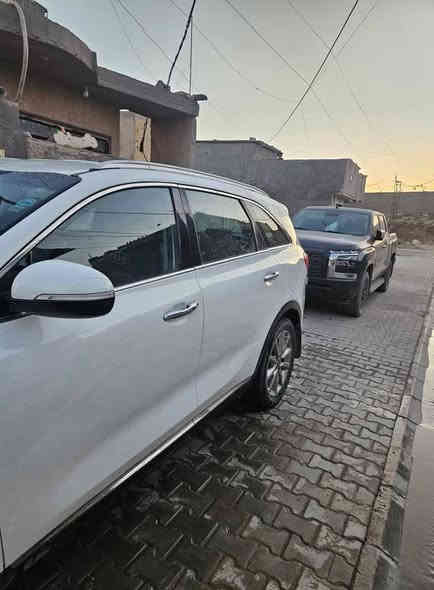 سورنتو خليجي موديل 15 شكل 16 بيها 5 قطع صبغ ابيع مصبوغه عام رقم سليمانية شوكت تريد احولك فول مواصفات ما عده الفتحه 7 راكب محرك 6  بصمه 3 انظمة قياده 3 قطع تبريد اشاير ترحيب وبيها هواي مواصفات ما اريد اذكرها حتى ما اطول عارضه 160 ورقه وبيها مجال
رقمي ***********
مكاني بغداد الزعفرانية
