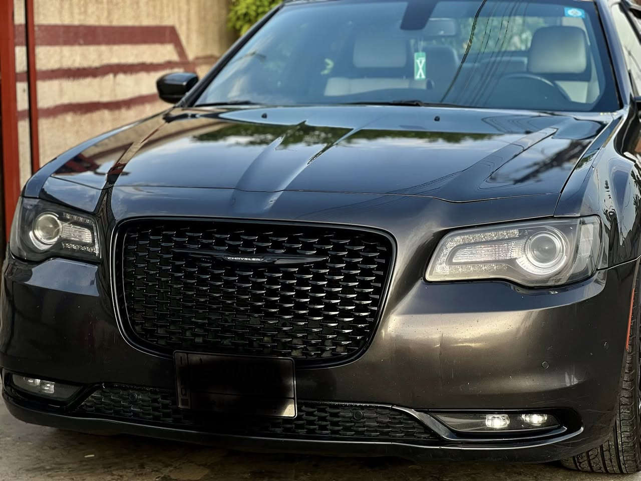 السلام عليكم
كرايسلر آوباما 2018 S

فول معروفه مواصفات ال S

عداد المسافه 200 ك

مبدل الباب والجاملغ اصلي بدون صبغ بدون دواخل 

السعر 218 
بغداد قرب جسر المثنى 

للاستفسار ***********
