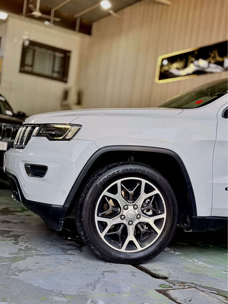 جيب 2020 خليجي 
✅لمتدد ✅

للبيع او للمراوس

ملاحضه / السياره مكفوله كفاله عامه 
               من الصبغ بيها بس بارد كد شبر
            وحتى ممبين  جاهزه من كلشي حتى
              تخم تاير مبدله جديد وكل كتلوكات 
           الشركه من العده الاصليه
             مع السياره وبالخير على الي تكون 
            من نصيبه

كير ومكينه على وضع الشركه ✅ 

ماشيه ✅ 40الف ✅ فقط

داخل بيج 
رادارات 
حساسات 
مري شفط 
              ✅كشنات تدفئه تبريد✅ 
بانو راما 
كشنات كهرباء 
توقف ذاتي
وبعد معروفه مواصفات المتدد انشالله 

بسعر جدا مناسب انشالله 

مكاني بغداد 
رقم بغداد الجديد تحويل مباشر 
للاستفسار :
***********
*********** بغداد, العراق
