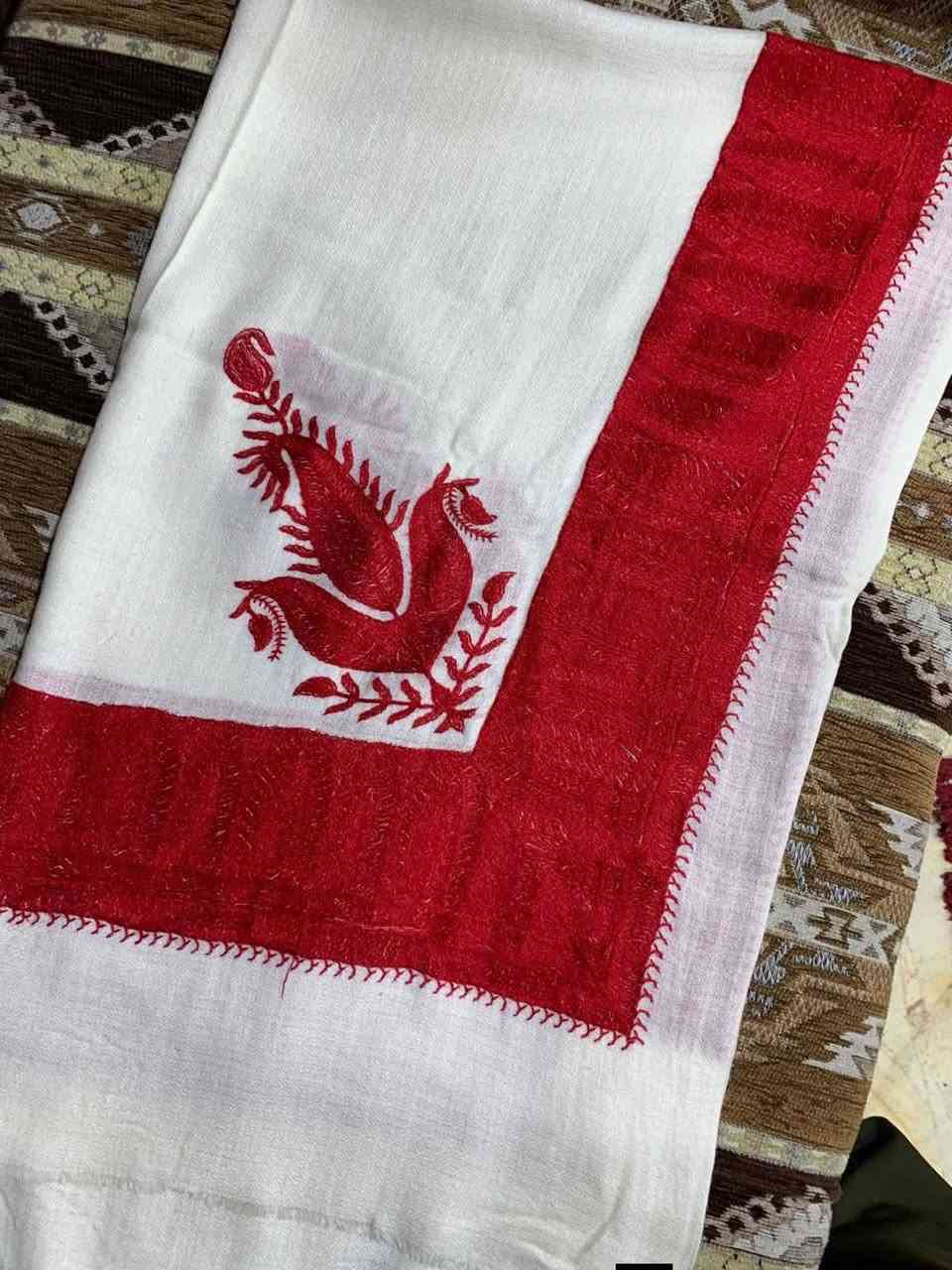 غتر عُمانيه المنشأ أصلي
قياس القطعه 140نقش عريض 
راسلونا نكون بخدمتكم 
***********واتساب
عدنه موديلات اكثر نتشرف بخدمتكم
