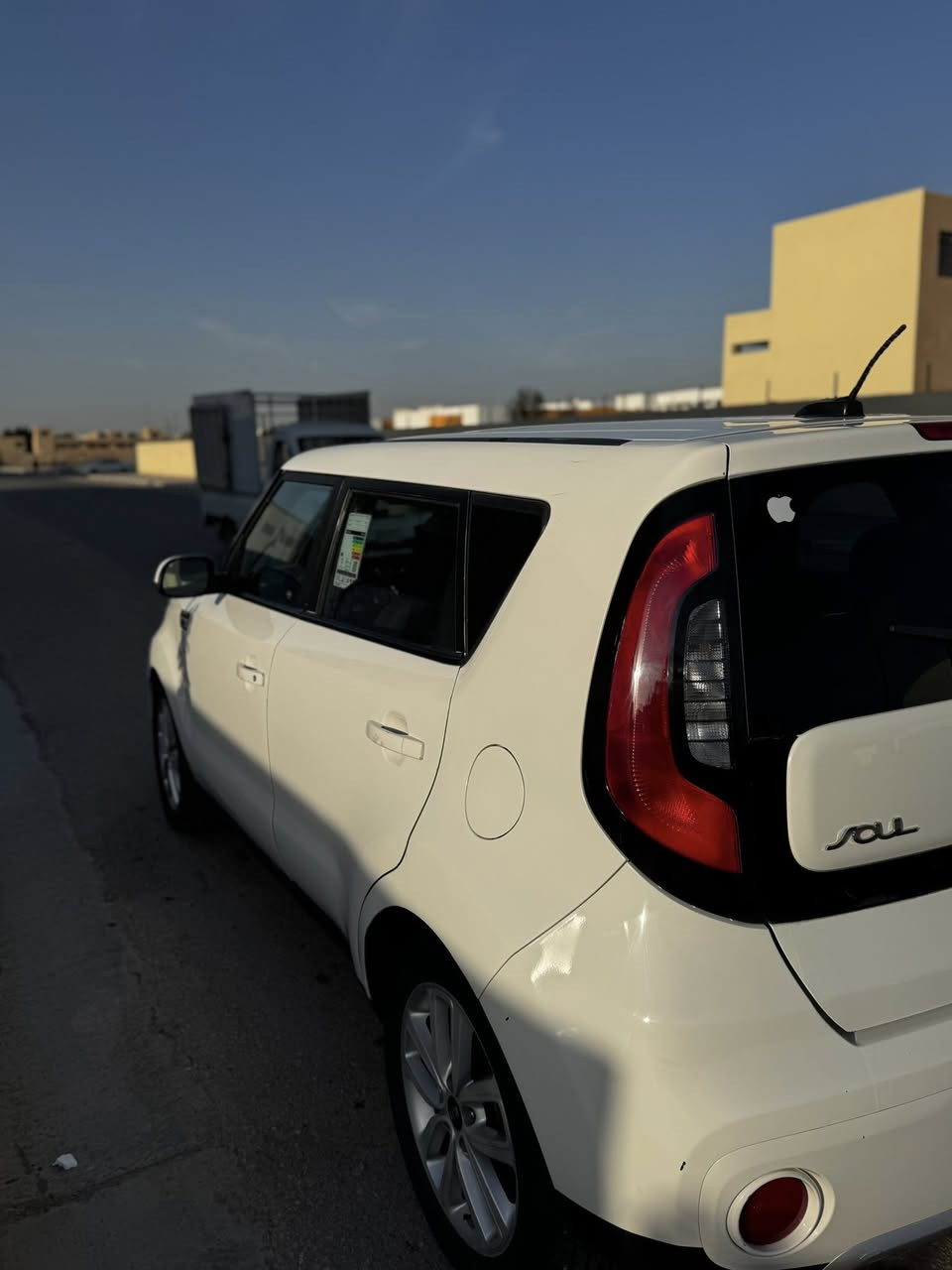 صول 2018 

سيارة جديده بمعنى الكلمة..حادثه جاملغ خلفي وباب خلفي بدون دواخل شرط 

محرك 2000 شرط ما مفتوح لا تبخير لا تنقيص 
كير مكفول .

ماشية 60 حقيقي 

حداديه جديده ..دبلات ..تايرات جدد ..سياره صافيه ع اخر حبايه ..

دواخل جديده شرط .

رقم بغداد انكليزي جديد ..
بأسمي مداور ثاني يوم .

مكاني نجف حي السلام 

السعر 137 وبيه مجال 

***********
