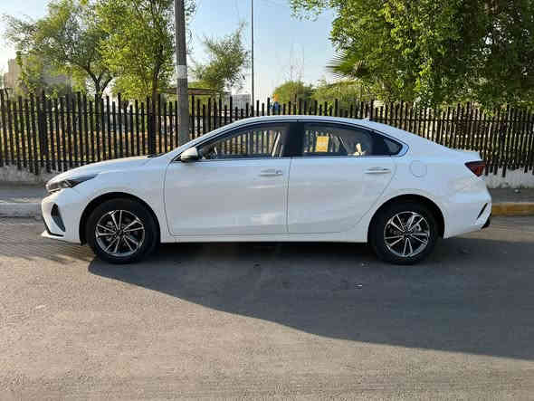 كيا k3 للبيع 
فول مواصفات
الموديل : 2022. (خليجي ) شكل 24 .
المحرك : 1.5 دبل نوزل كير 8 سرعات
العداد : 16 الف كيلو 
الارقام : اربيل

المواصفات للسيارة
🔅بصمة تشغيل 
🔅شاشة جي بي اس 
🔅عداد سرعة ديجتل 
🔅مقاعد جلد ابيض
🔅6 ايرباك
🔅لايت led 
🔅بك لايت led
🔅فتحة سقف
🔅اريل نفكيتر
🔅تبريد قطعتين
🔅تبريد شاشة منفصل 
🔅كروس سرعة وفول تحكم ستيرن
🔅شاحن وايرلس 
🔅سايد بريك كهربائي 
العنوان 
بغداد -وزيريه 
السعر 138 ورقة و بيها مجال للشراي
للاستفسار ***********
