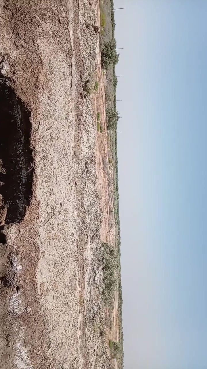 ارض زراعي على طريق سريع قرب مطعم نجمه الديوانية يوجد ماء ساقي المساحه 10 دونم الواجهيه 250 نزال ١٠٠ على شارع سريع مباشر تصال على رقم ***********
