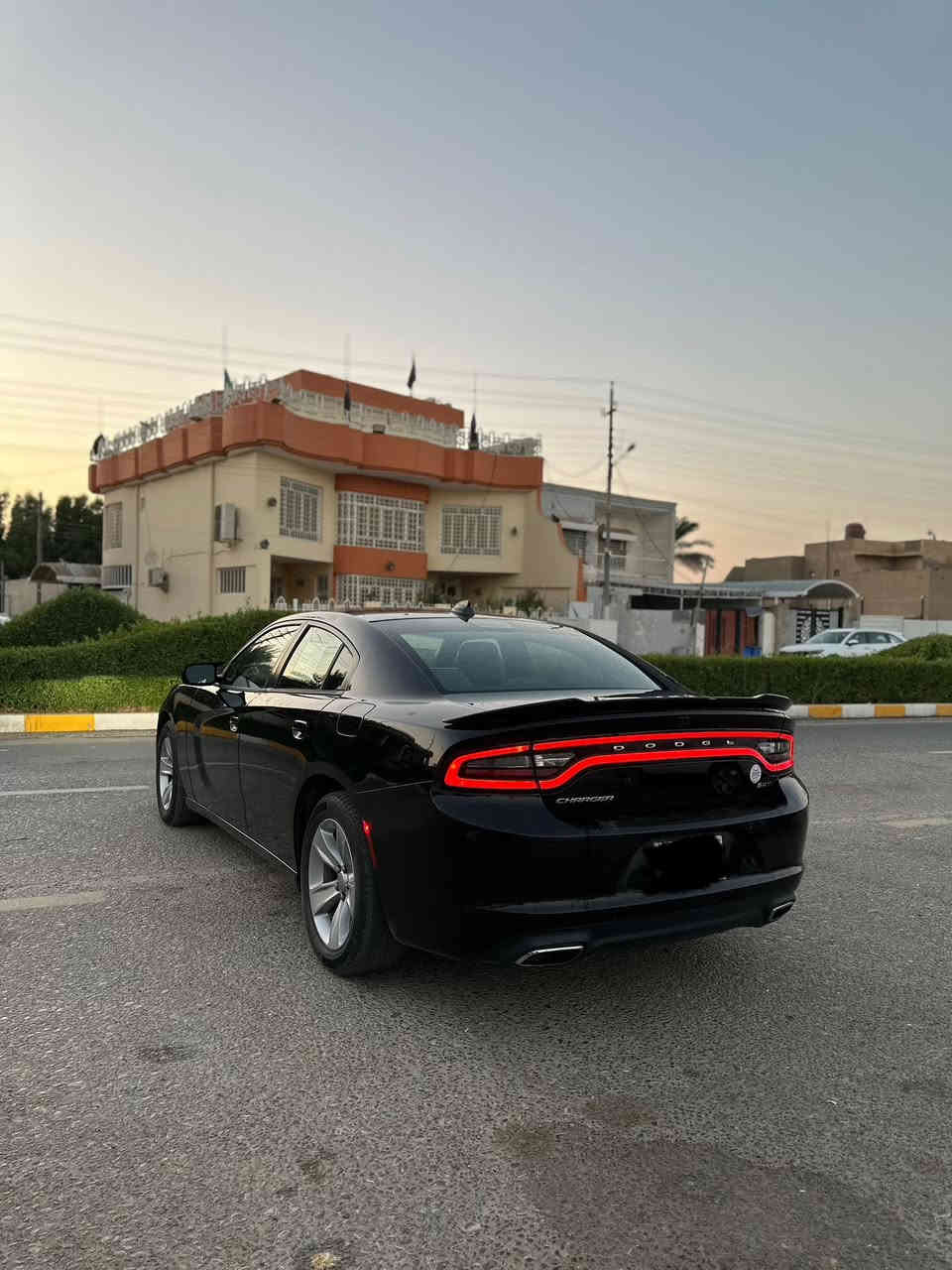 السلام عليكم 
جارجر للبيع او مراوس حسب القناعه
موديل 2017
معلايه 2018
رقم بغداد الجديد بسمي تحويل ثاني يوم 
حادث كلش خفيف الصور  بلمنشور
سياره جاهزه  مابيها نقص 
كير مكينه حداديه تخم تايركله كفاله 
محرك 3600
شاشه جبيره 
كشنات جلد كهرباء 
كامره دواره تحكم ستيرن
سياره جاهزه سعر170 
شراي يتصل 
***********
