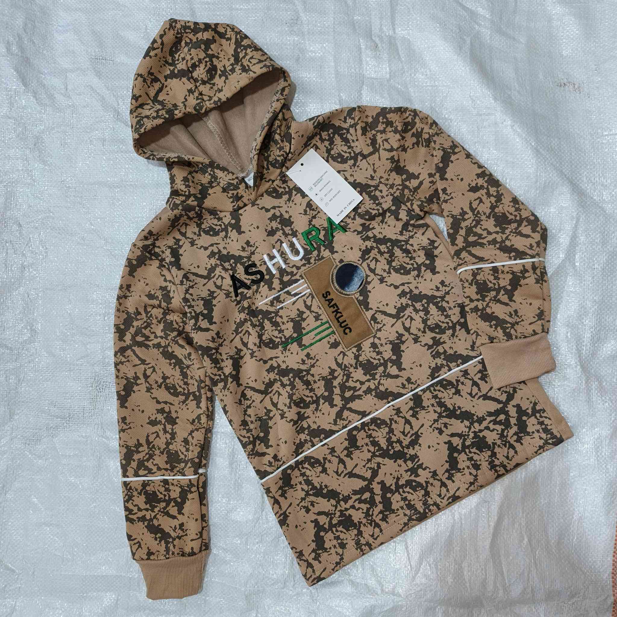 تخفيض تخفيض تخفيض 
تراك ولادي محير، خامة ثقيلة مبطنة. 
آخر قطعة متوفرة لدينا 
قياس 18،19
السعر 5000 

يوجد توصيل لجميع المحافظات 
العنوان ذي قار سوق الشيوخ


**إذا كنت صاحب هذا الإعلان وتريد حذفه لأي سبب، رجاءا أرسل رسالة إلى الدعم الفني**