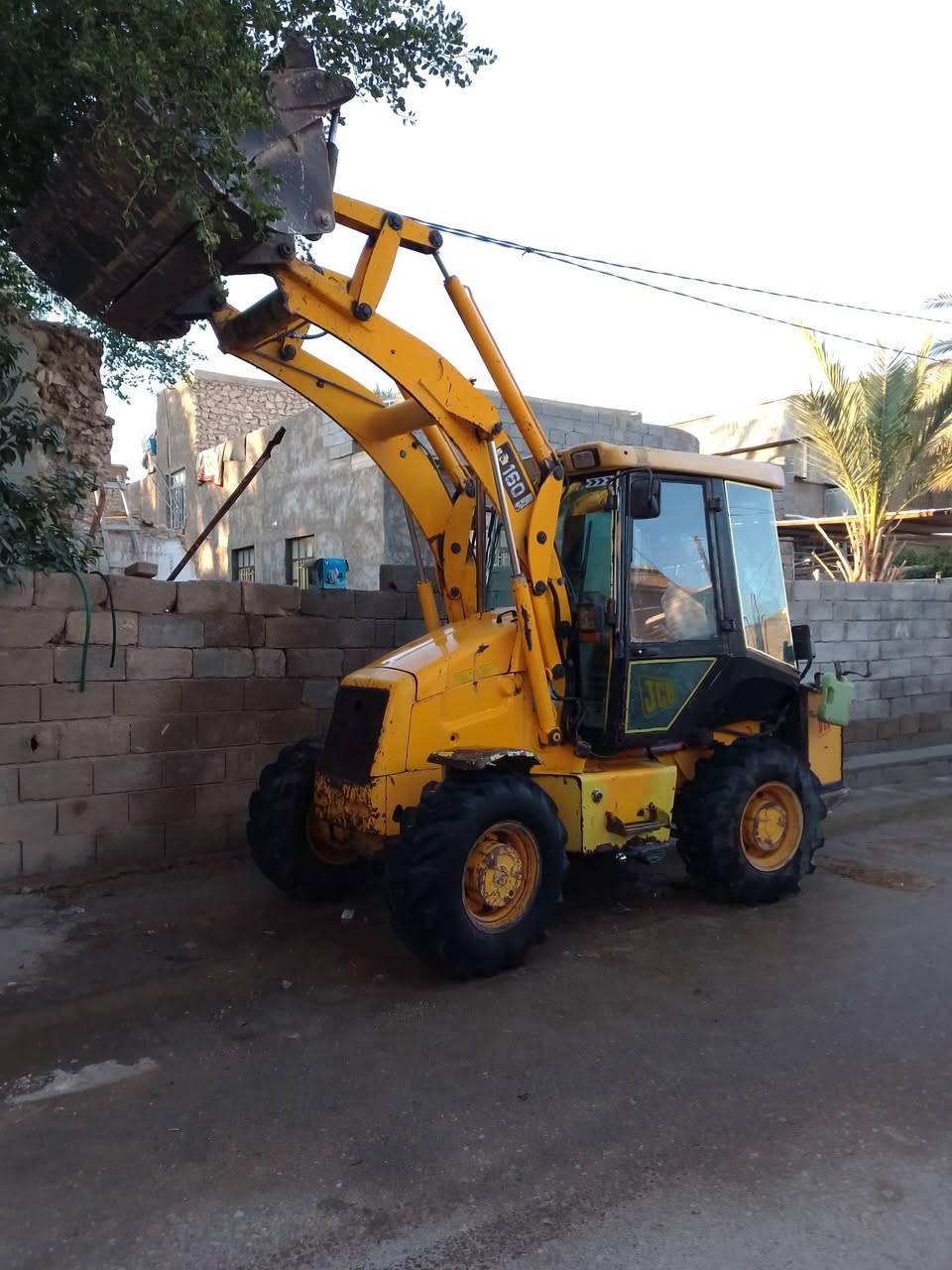 للبيع شفل جي سي بي
حجم/ 40 
موديل/ 2002 
السعر/ 110 ورقات وبي مجال 
العنوان/ الانبار قضاء هيت 
الاتصال/ ***********
