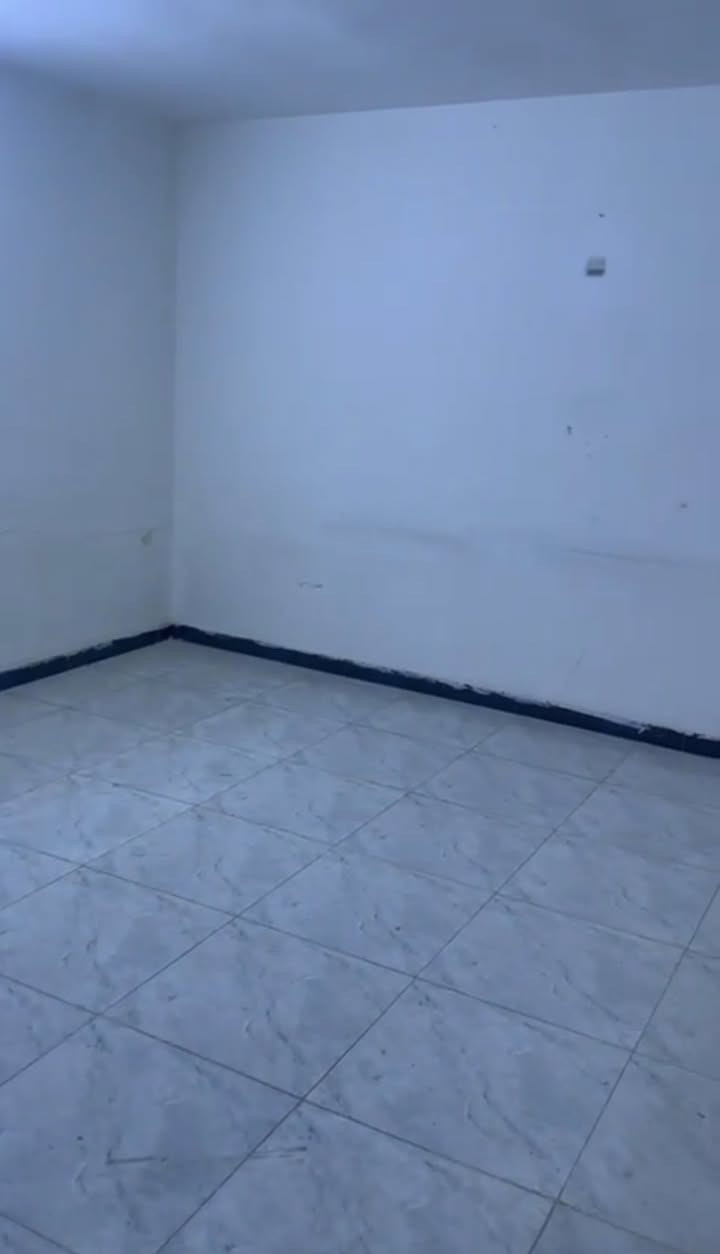 #للايجار___في___السيدية
دار مساحه 150 متر يحتوي على 

كراج يتسع سياره و 3 غرف نوم وصاله ومطبخ وخدمات

بدل الايجار 900

للاستفسار ***********
