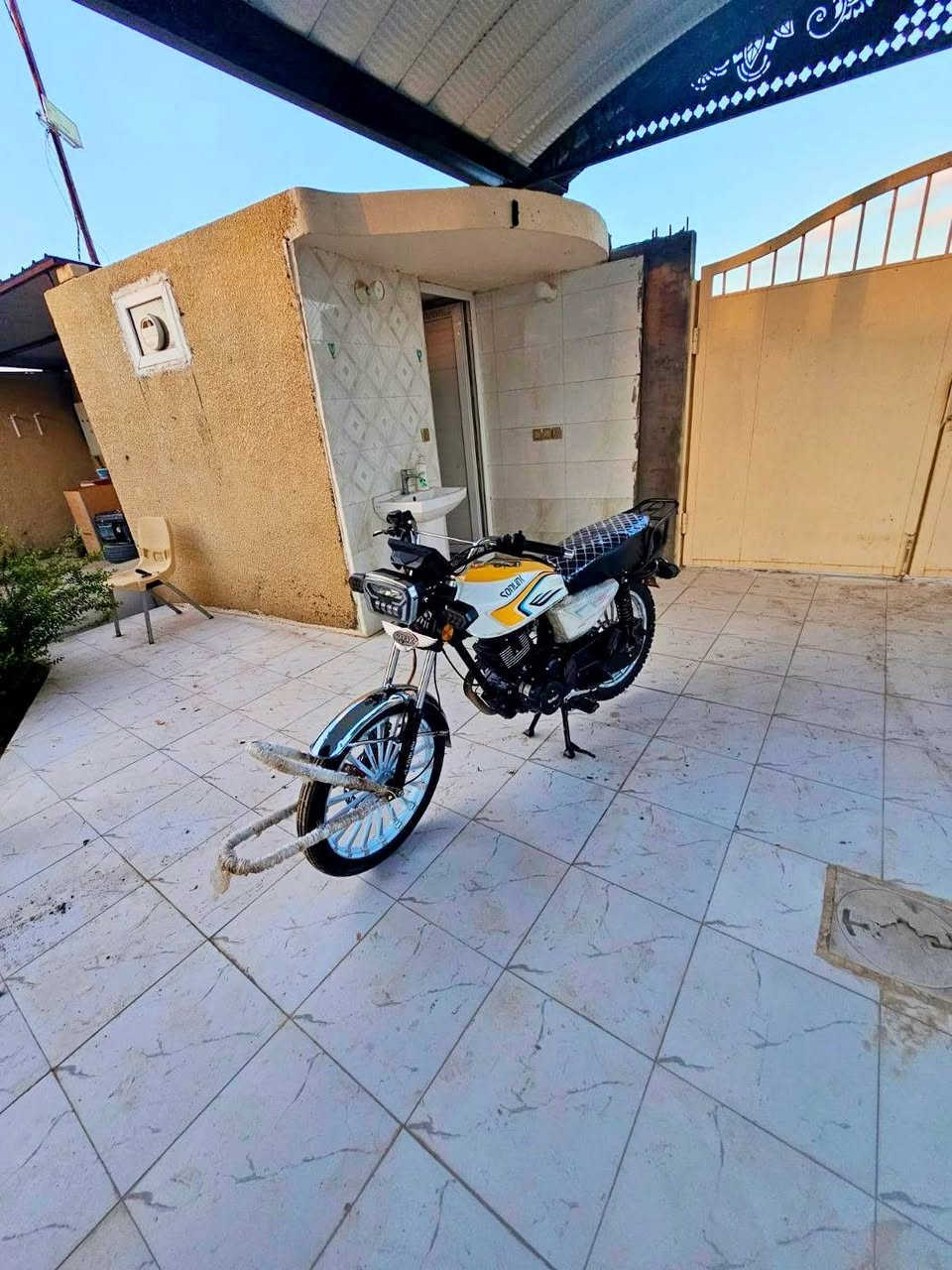 السلام عليكم دراجه للبيع مويل 25 سيفان نضيفه🤌
 مكفوله كفاله عامه كلشي شغال ✨
شاشه تاب اشاير كلهن شغالات♥️
  اوراق موجوده❤️
 العنوان ديالى منصوريه الشط قرب سيطره الغالبيه
السعر 740 وبي مجال حك جيتك الرقم ‏‪***********‬‏
