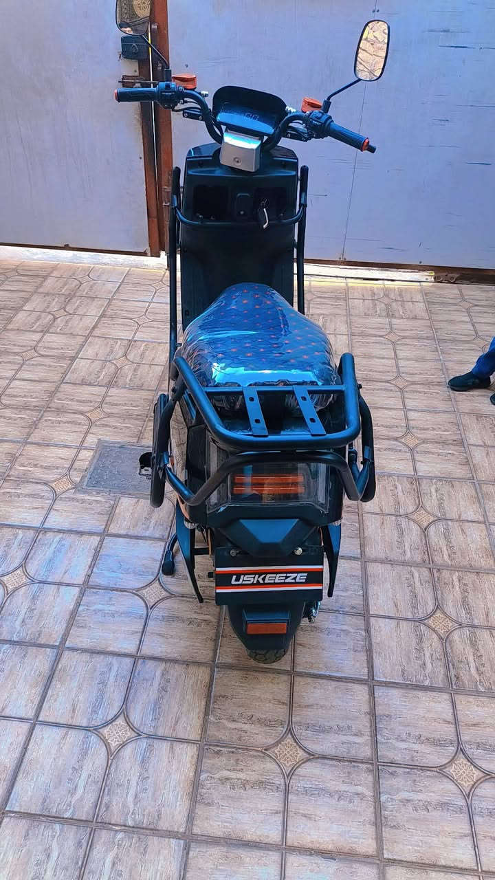 دراجه شحن نوع سيزوكي للبيع 
مستعملة 3اشهر بطاريات يقرن 10ونص
دراجه شغاله على الفحص نضيفه 
لون مميز سعر600مجاله قليل 
مكان الرمادي التأميم القاسية الثانية
للاستفسار ***********
