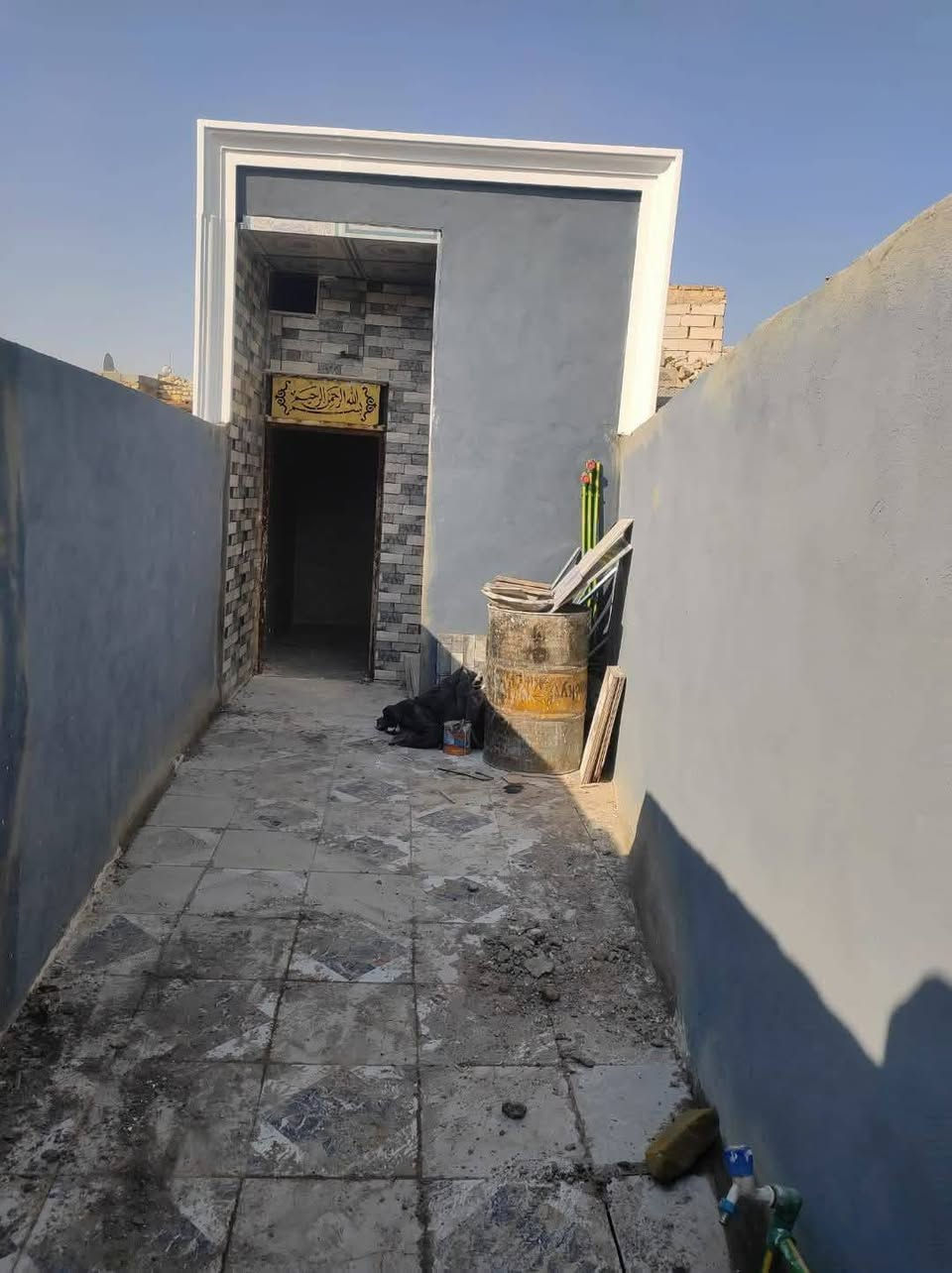 يا الله بيت لليجار 50م  سعر اليجار 125الف  العنوان نجف الاشرف مقابل قرية الغدير الاولى شارع الصب عمود 270اوتنزل بلخط اثاني 
/***********
