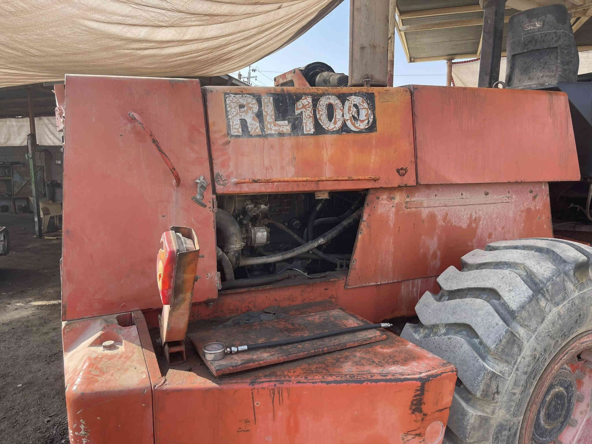 شفل موديل 2001 محرك بيركنز مضخات بلاد كير بلاد بدون رقم تخم تاير جديد الشفل كلشي بي بلاد جاهز مكانه رمادي 
السعر 80 ورقه 
***********
