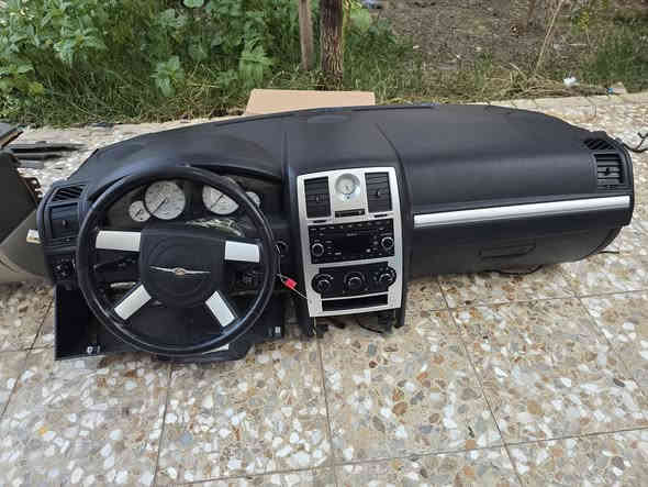 السلام عليكم للبيع دشبول عسلي مع دشبول اسود  مال حاويه موديل 2010 
بك لايت اوباما ابو الد شكل الحديث مكاني ميسان هاتف *********** 
***********
