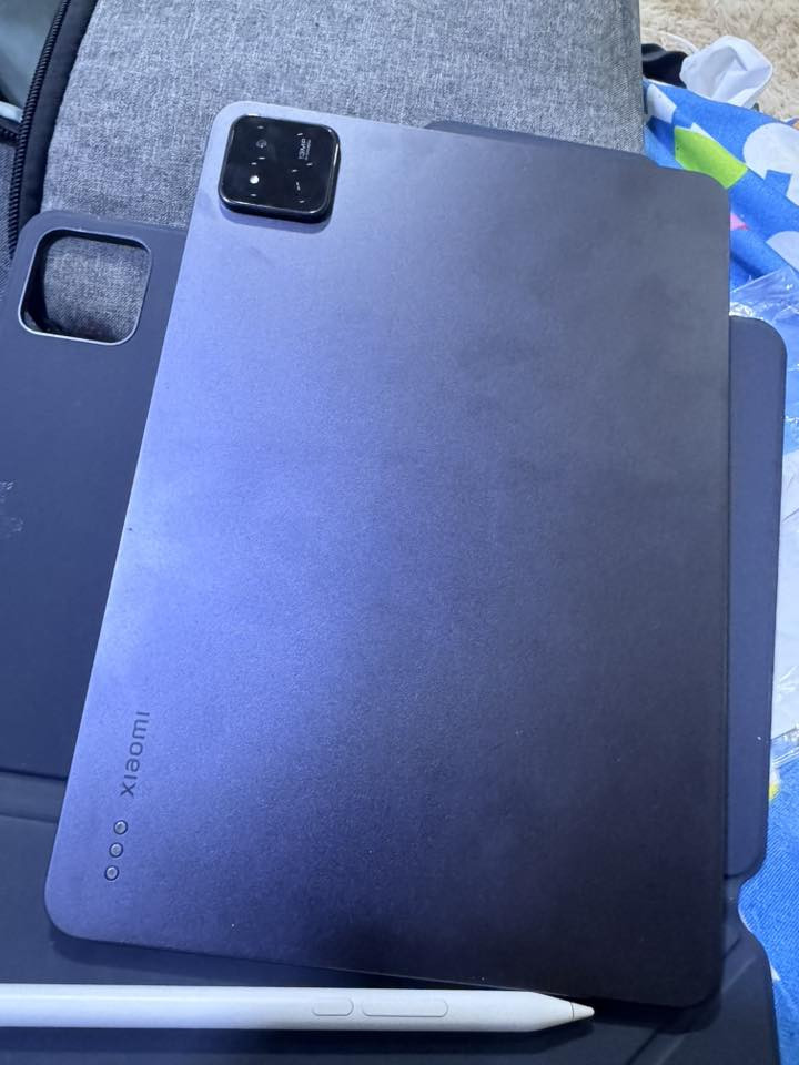 شاومي باد 7 للبيع
استعمال اقل الشهر 
نظافة 100% 
ملحقاته كامله
+ قلم شاومي 
السعر 435 
المكان بغداد
واتساب ***********
