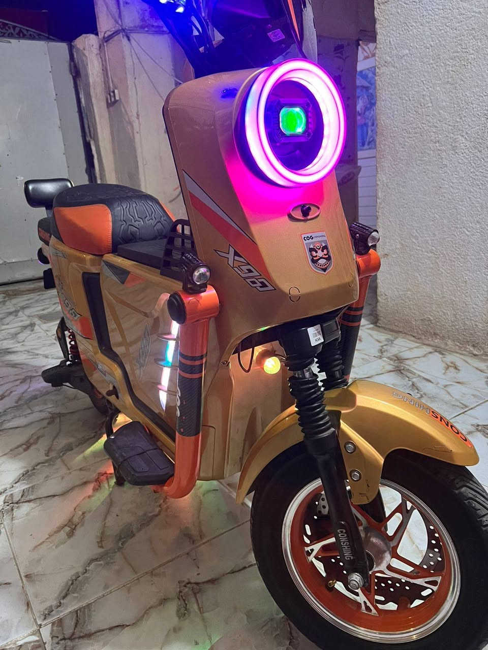 دراجهX900 نطيفه بس الماشه معوجه بطاريت كظيفه كهربائيات كله شغاله السعر 350 وبيه محال***********
